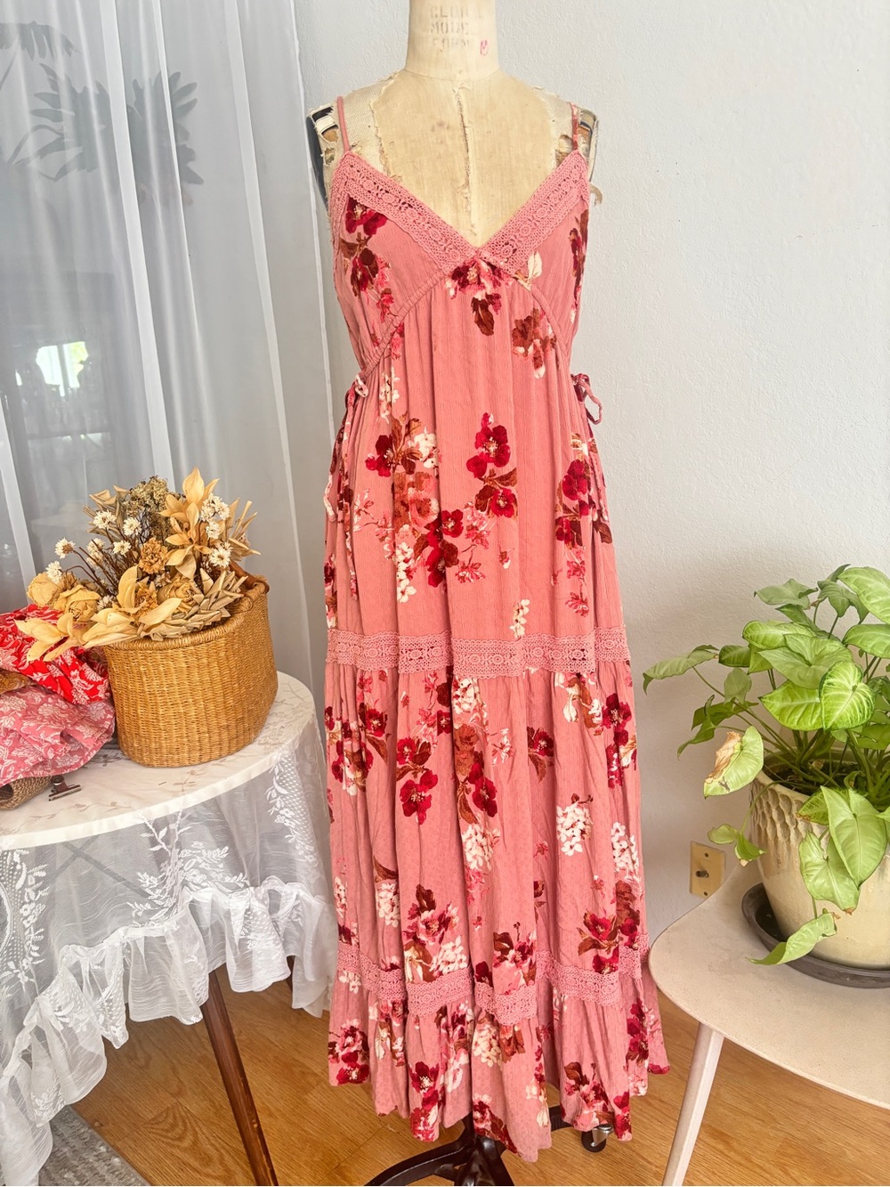 Band of Gypsies Dusty Rose Floral Lace-Trim Maxi Dress